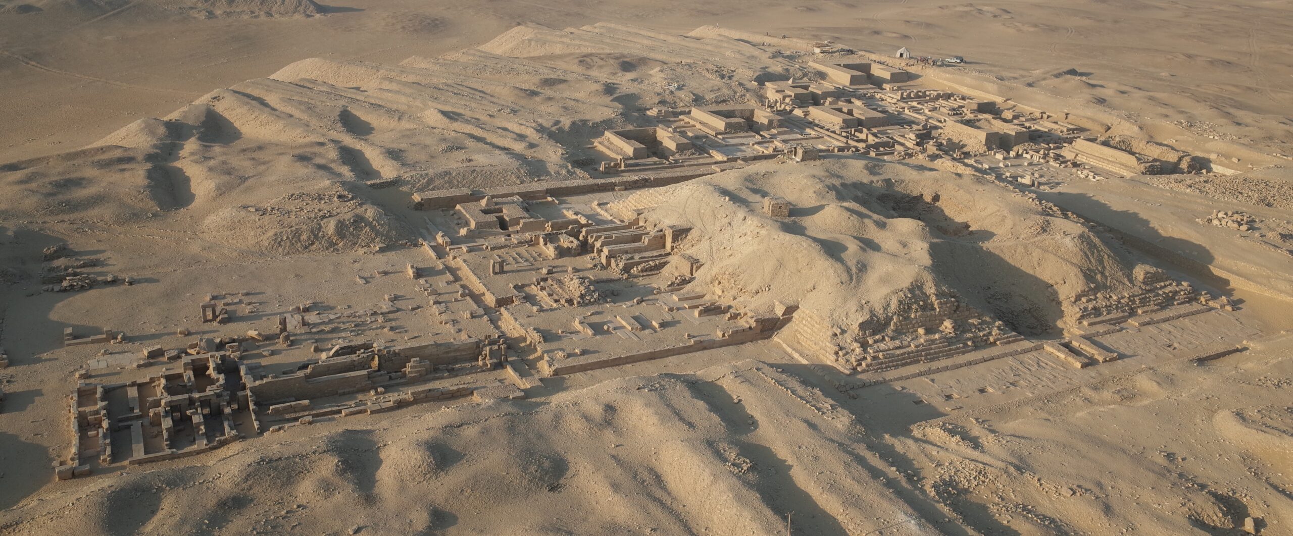 Vue générale aérienne de la nécropole du roi Pépy Ier, ©MAFS, Emmanuel Laroze