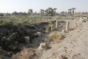 Vue générale du site du Trésor de Chabaka avant le début des fouilles en 2008, © CNRS-CFEETK/J.-Fr. Gout