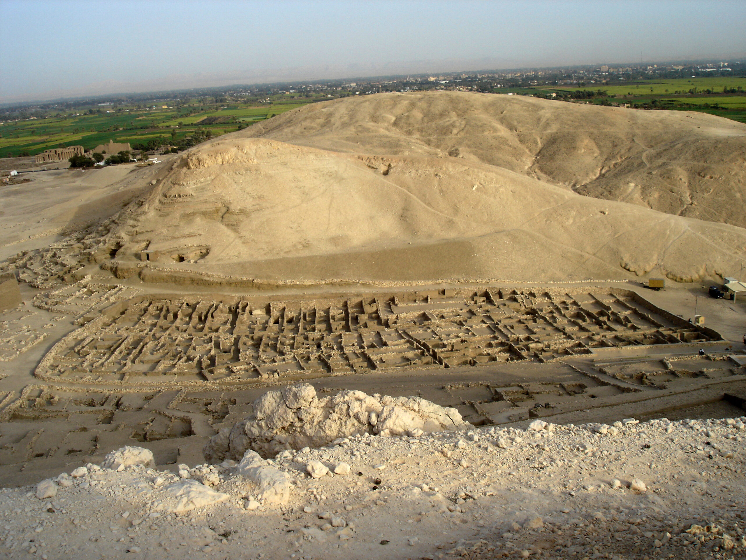 le site de Deir el-Médîna, le village © Julie Masquelier-Loorius