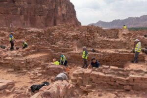 4. Fouilles d’un quartier d’habitation antique dans le centre de la ville (secteur C). ©Dadan Archaeological Project (CNRS/AFALULA/RCU). Photo J. Kramer